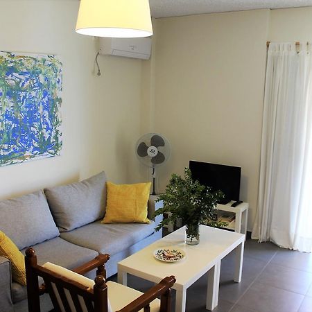 Apartment Sea View In Front Of The Beach Of Agia Marina Pórto Ráfti Exterior photo
